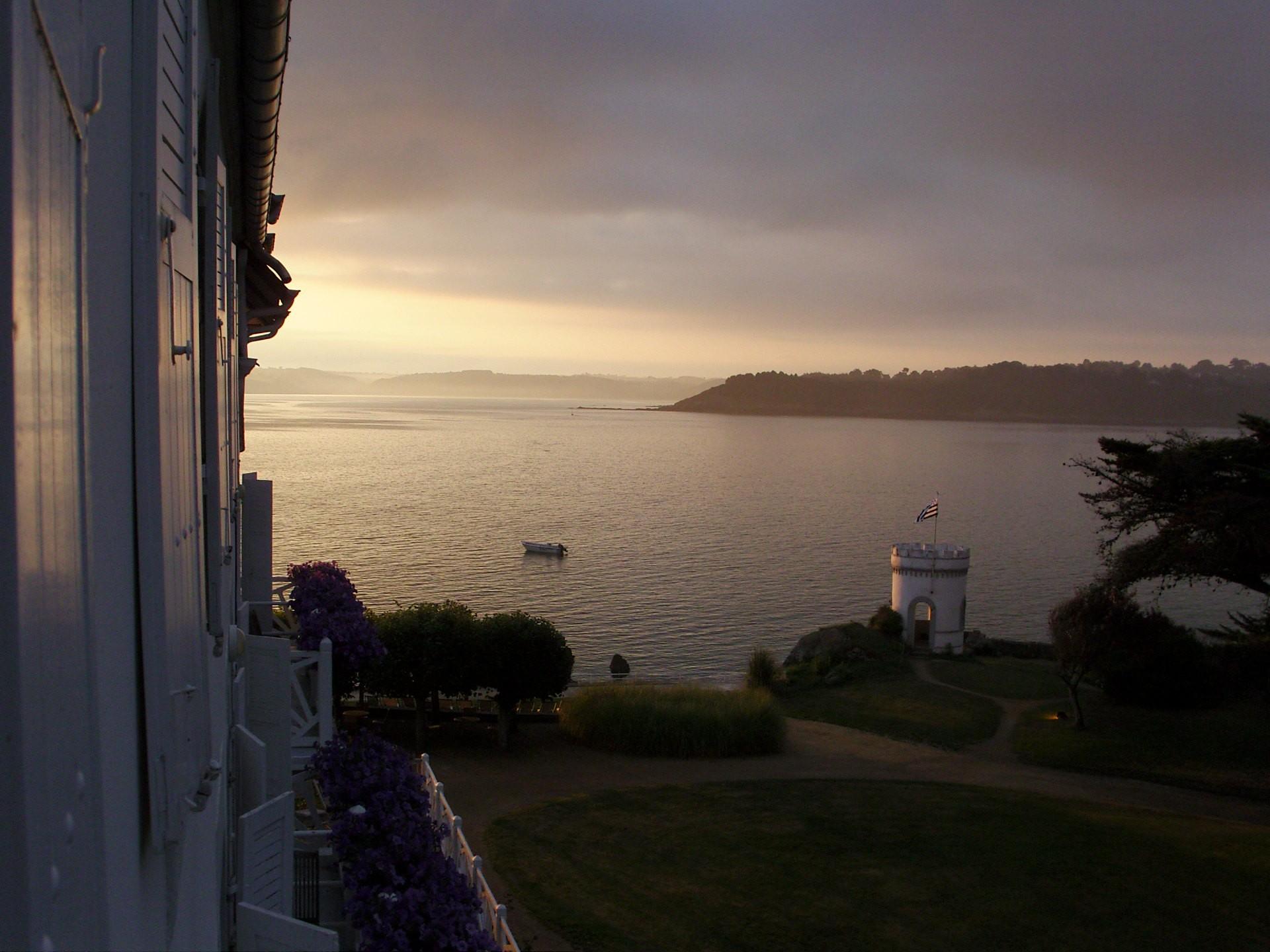 Le Grand Hotel Des Bains & Spa - Bretagne Locquirec Exterior photo