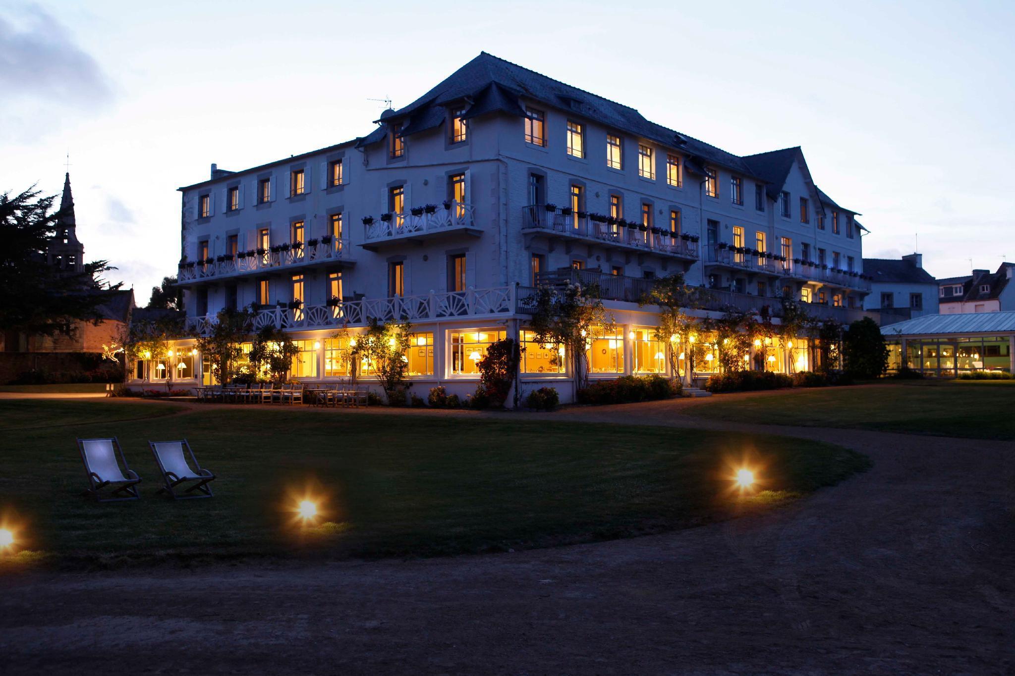 Le Grand Hotel Des Bains & Spa - Bretagne Locquirec Exterior photo