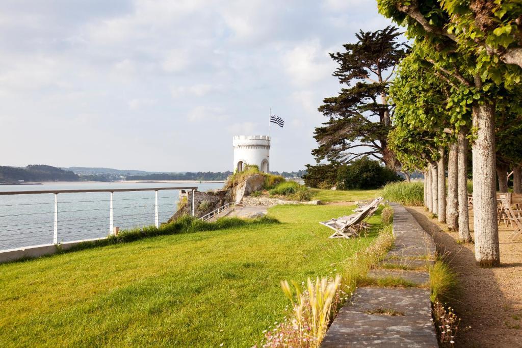 Le Grand Hotel Des Bains & Spa - Bretagne Locquirec Exterior photo